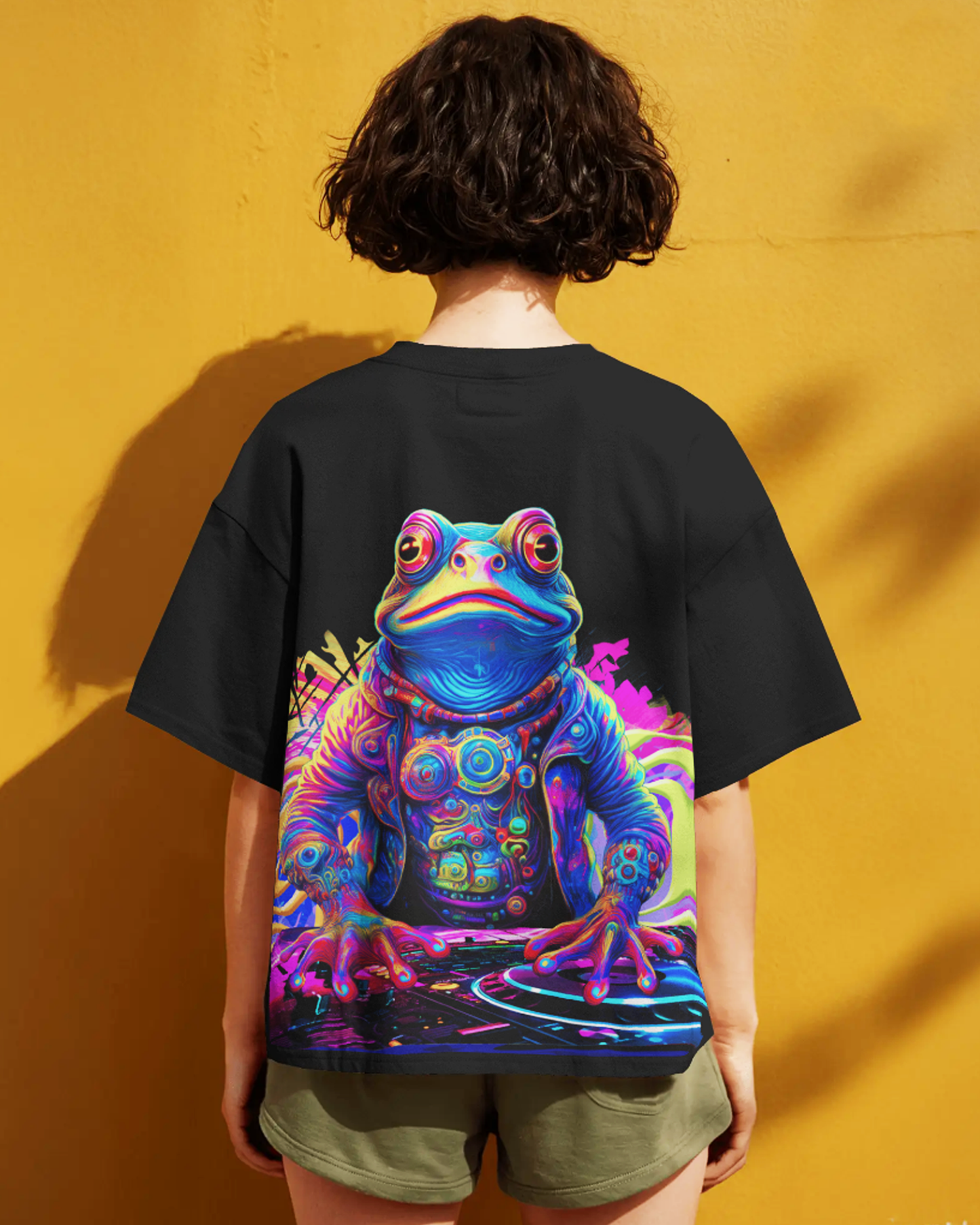 DJ Frog Oversized Black T-Shirt for Women & Girls – Funky Frog Music Graphic Tee